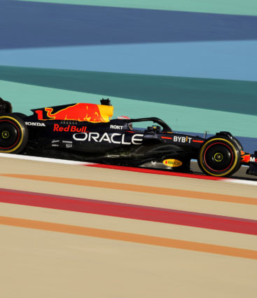 V prvých testoch v Bahrajne bol najrýchlejí Verstappen